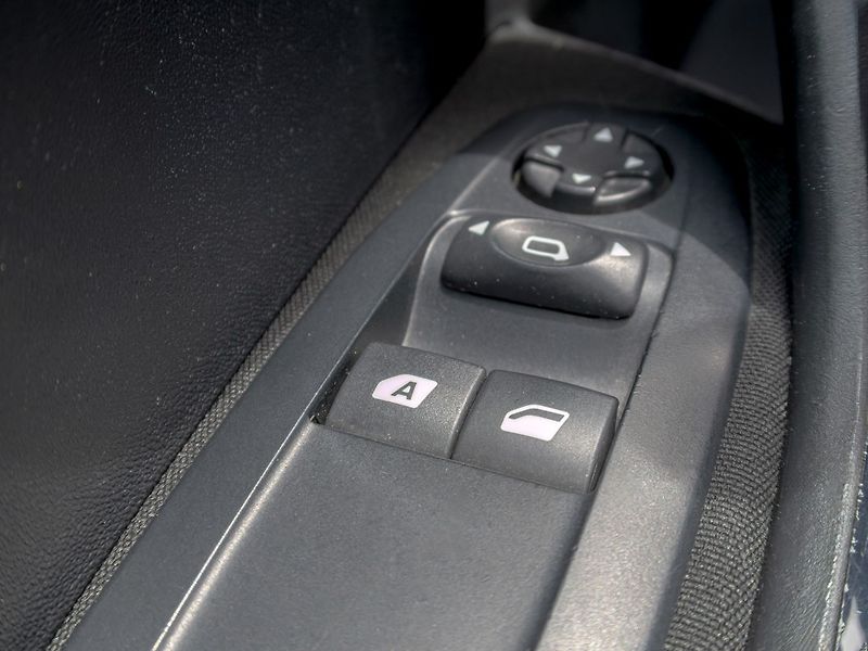 Peugeot 208 (2016) ČR 1.6HDI – PO SERVISU - fotka 28 z 45