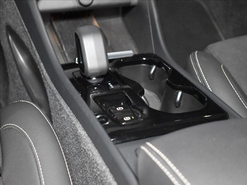 Volvo XC40 2,0 B4 PLUS Dark BLIS,Bezklíč - fotka 14 z 22