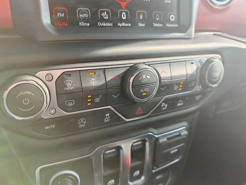 Jeep Wrangler 2.0T Rubicon,CZ,2xStřecha - fotka 28 z 43
