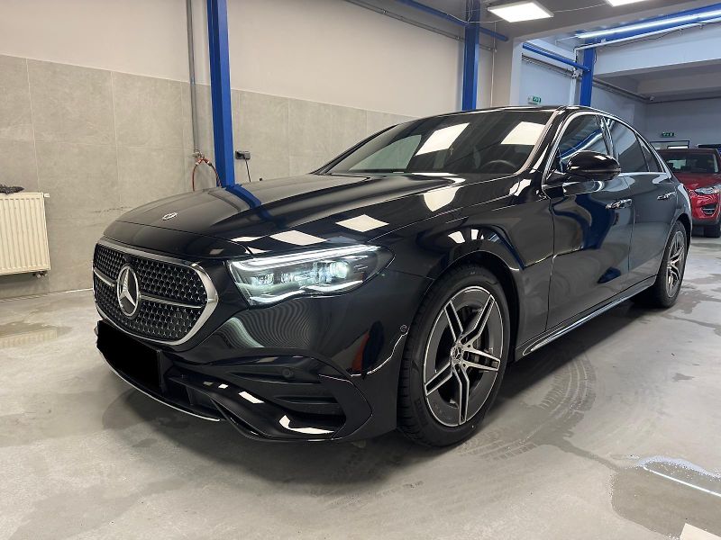 Mercedes-Benz Třídy E (2024) E450 4MATIC AMG CZ - fotka 1 z 15