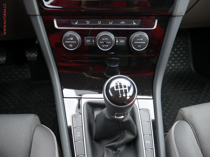Volkswagen Golf (2013) 1.4 TSi, Highline, bixen - fotka 15 z 16