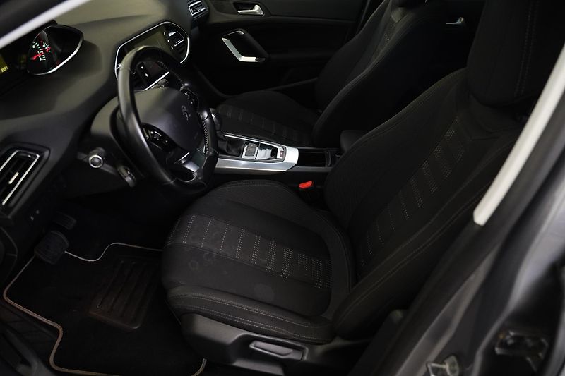 Peugeot 308 - fotka 6 z 6
