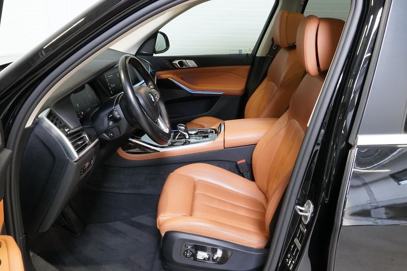 BMW X7 Xdrive40d,1MAJ,ČR,DPH,Tažné - fotka 19 z 45