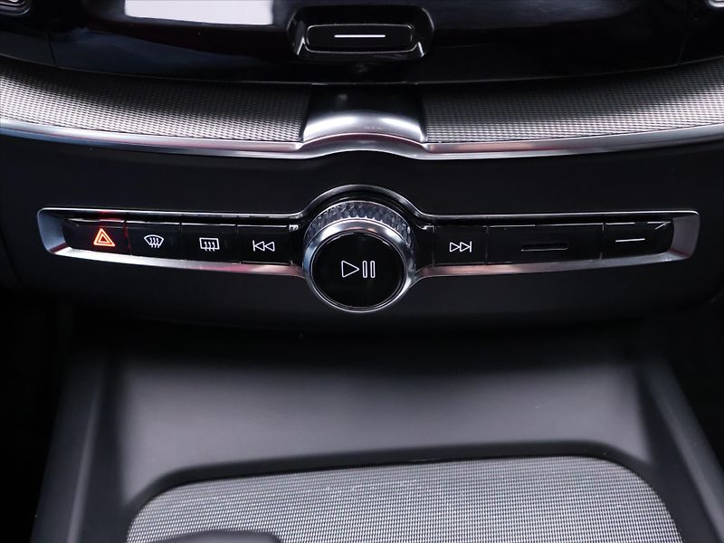 Volvo XC60 2,0 B5 173kW AWD Plus Dark CZ - fotka 23 z 33
