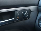 Volkswagen Touran (2011) 2.0 TDI, Automat, Navi, Xenony - náhled 19