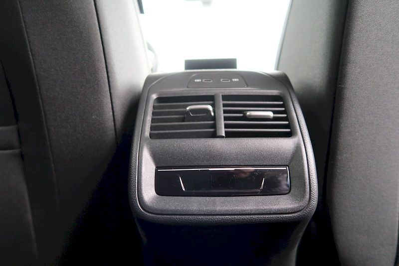 Škoda Superb (2024) Combi Selection 1,5 TSi / 150 - fotka 18 z 33
