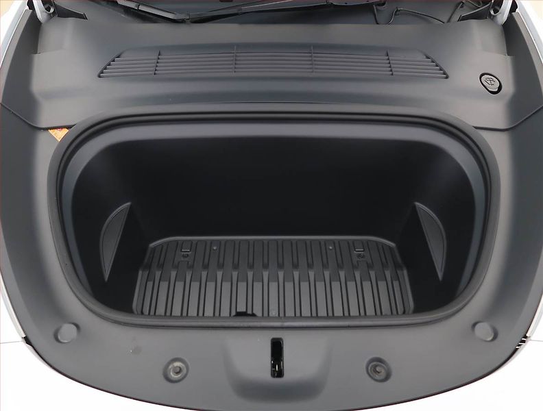 Tesla Model Y (2023) Long Range AWD 79kWh, SoH 93% - fotka 15 z 33