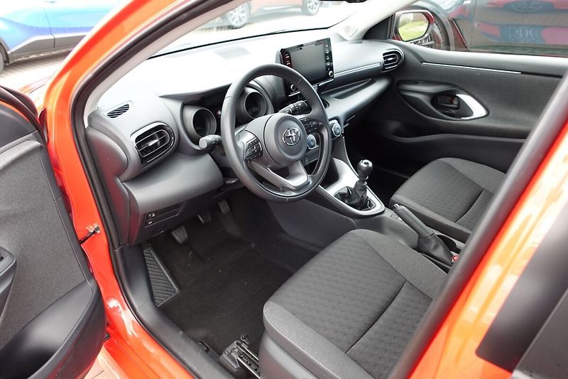 Toyota Yaris 1.5 TNGA 6 MT Comfort Tech Sty - fotka 9 z 25