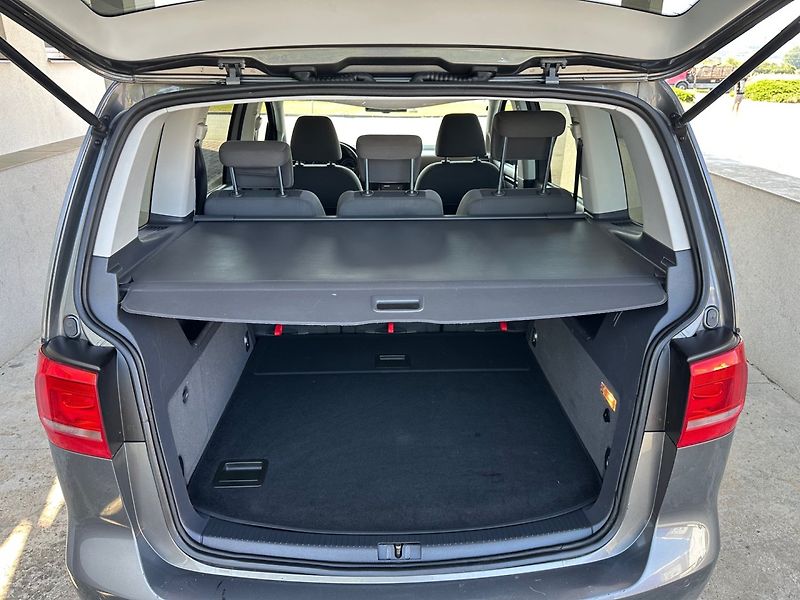 Volkswagen Touran (2011) 1.4TSi DSG 103kW NAVI - fotka 14 z 14