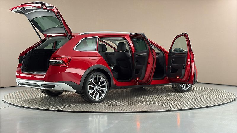 Škoda Superb 2.0 TDI DSG 4x4 Scout Combi - fotka 6 z 35
