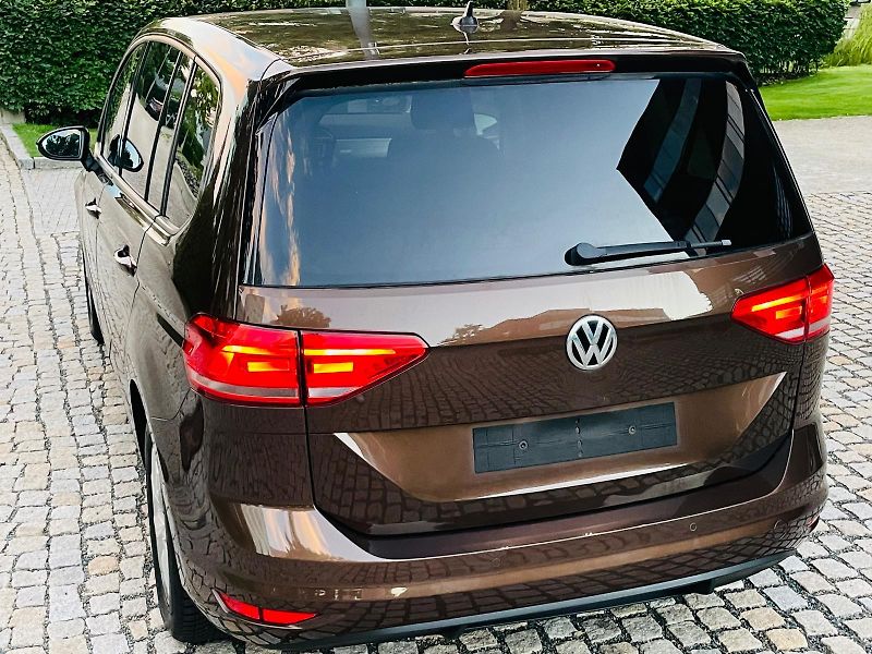 Volkswagen Touran 1.6TDI MAN 7MÍST LED SERVISKA - fotka 17 z 45