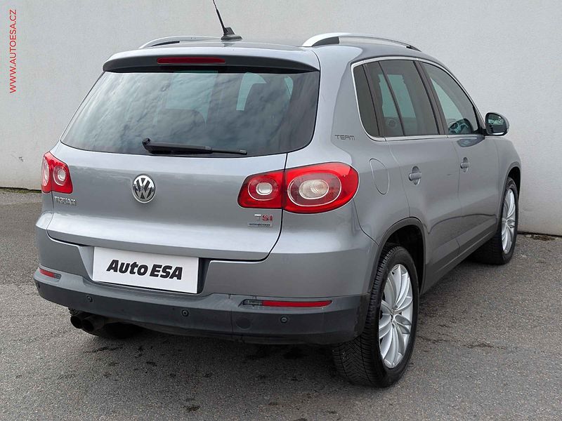 Volkswagen Tiguan (2010) 1.4TSi, AC, výhřev sed. - fotka 4 z 15
