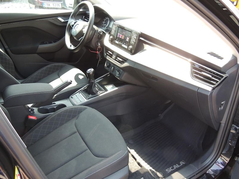 Škoda Scala (2022) 1.5TSi,110kw,AMB+,ČR,1.majitel - fotka 30 z 43