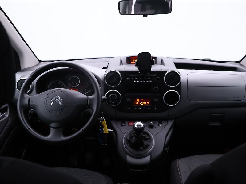 Citroën Berlingo 1,2 PT 81kW XTR Multispace 1Ma - fotka 26 z 33