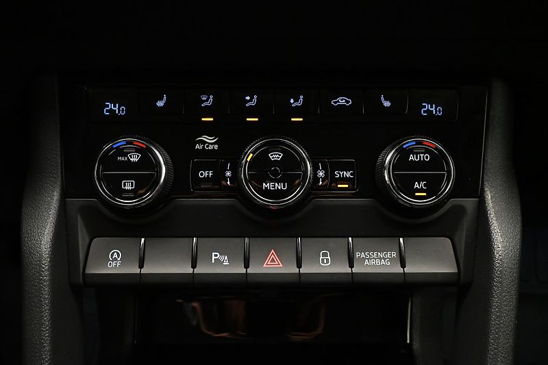 Škoda Karoq 1,6 TDI 85 kW Ambition Záruka - fotka 20 z 30