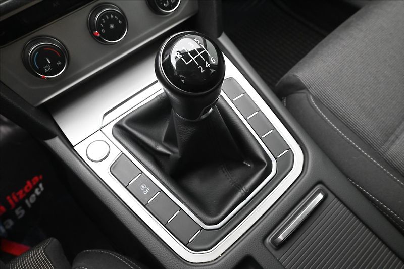 Volkswagen Passat 2,0 TDI 110 kW COMFORTLINE Zár - fotka 21 z 28