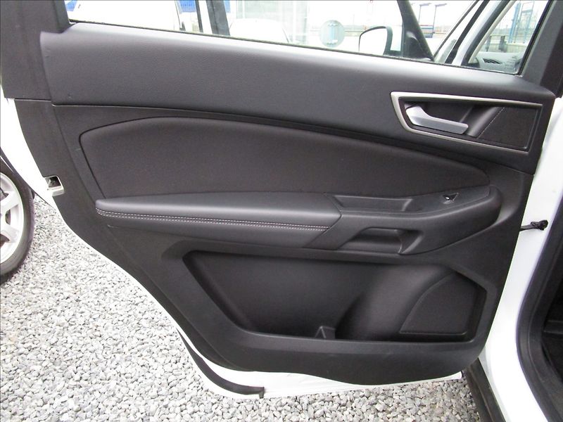 Ford Galaxy 1.5 EcoBoost, aut. Klima, 7 mí - fotka 31 z 46