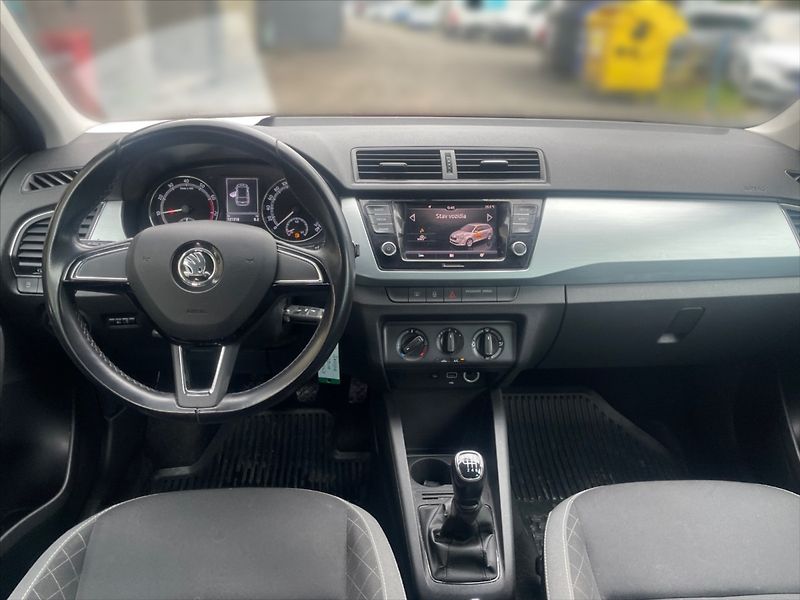 Škoda Fabia 1,0 TSI Ambition - fotka 9 z 11