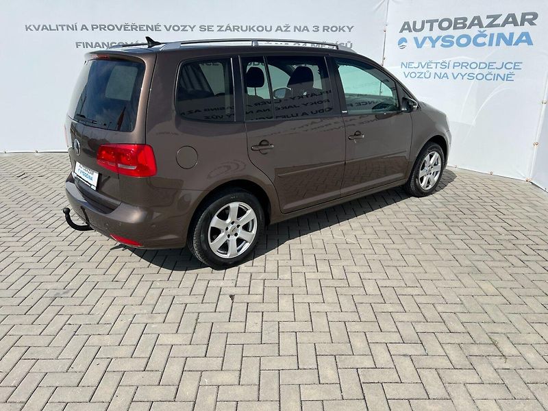 Volkswagen Touran (2011) 1.4TSI STYLE! Tažné! Navi! - fotka 4 z 36