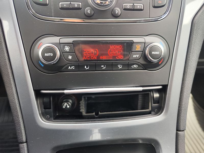 Ford Mondeo 2.0 TDCi/85kW - fotka 16 z 25