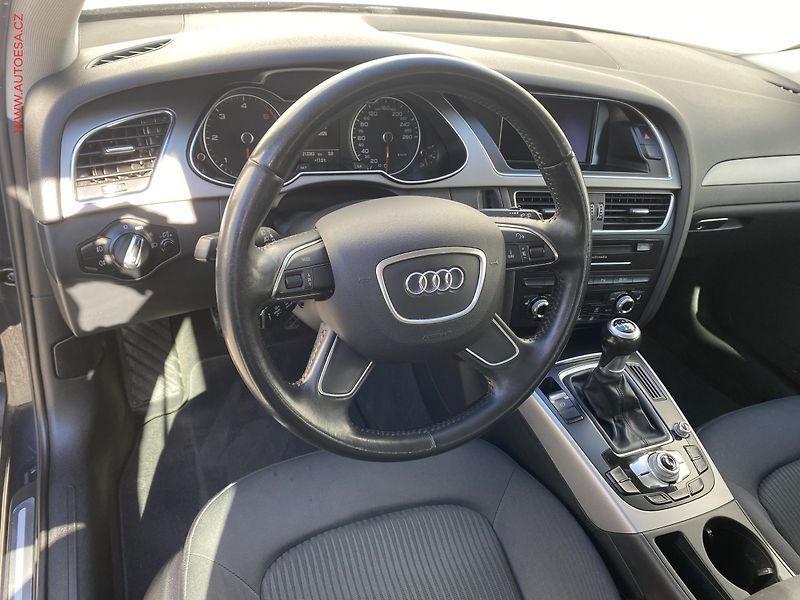 Audi A4 (2013) 2.0 TDi Avant, AC, xenon - fotka 12 z 17