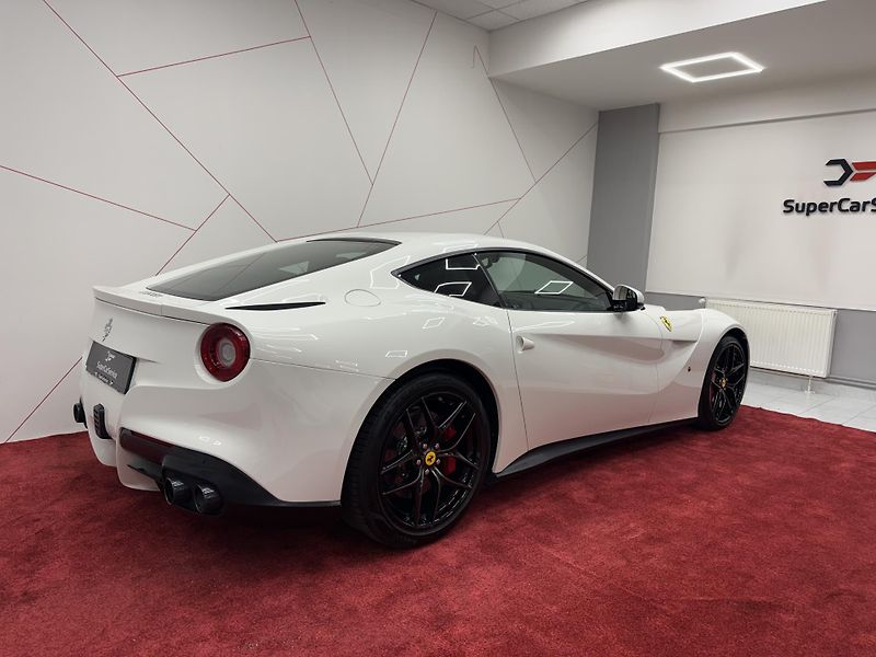 Ferrari F12 Berlinetta (2014) F12 LIFT*DISPALY*CAMERA*CARBON - fotka 4 z 12
