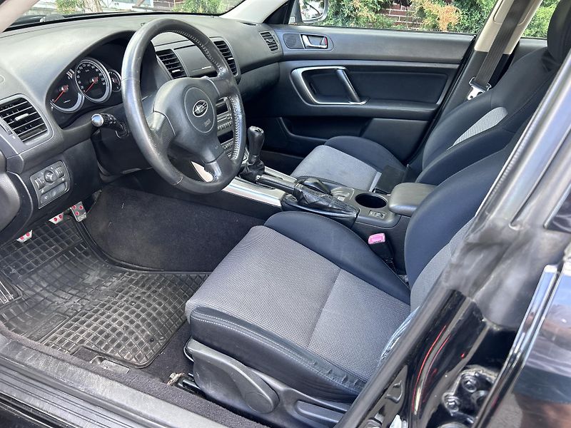 Subaru Legacy kombi 2.0 Active AWD - fotka 16 z 33