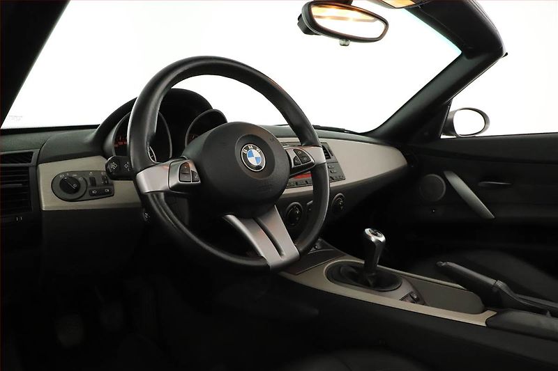 BMW Z4 (2005) 2.2i, Kůže, Tempomat - fotka 13 z 18