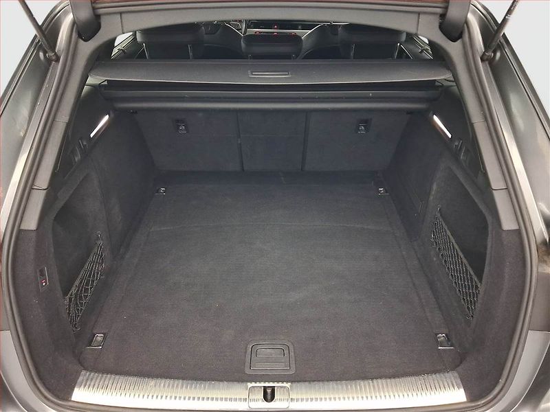 Audi A4 (2022) S-Line 40 TDI - fotka 14 z 19