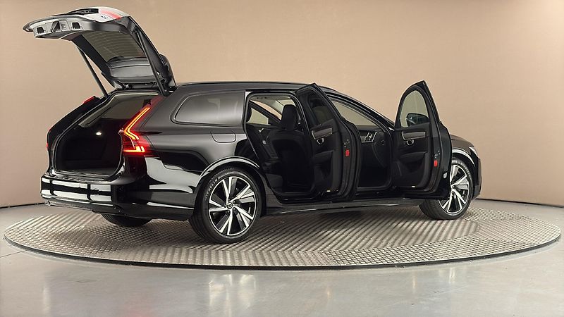Volvo V90 2.0 B5 AUT Plus Dark - fotka 6 z 31