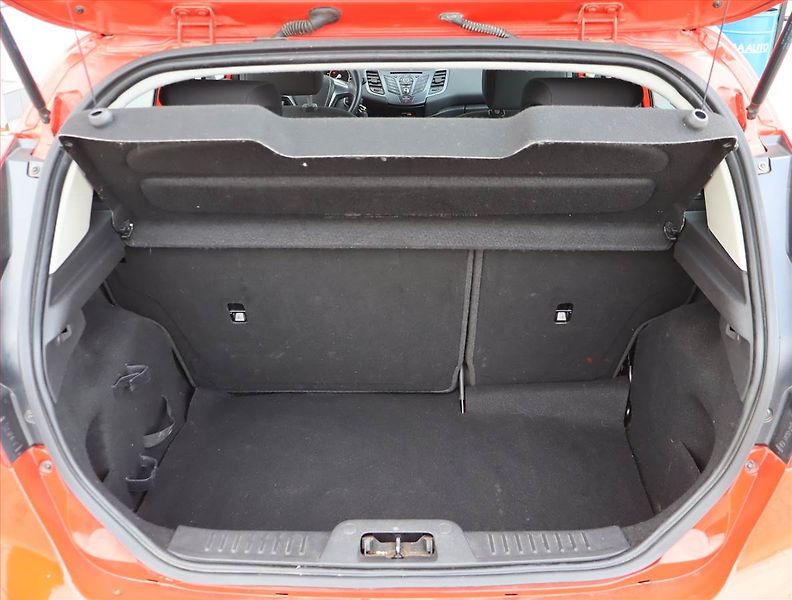 Ford Fiesta (2015) 1.25, Vyhř. sedaček - fotka 13 z 14