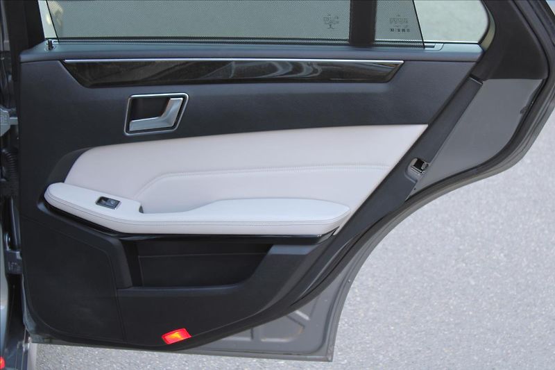 Mercedes-Benz Třídy E 350CDI 4M/ACC/KEYLESS/DPH - fotka 38 z 46