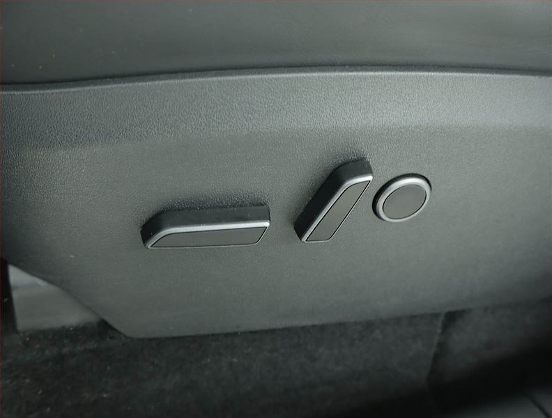 Tesla Model Y (2023) Long Range AWD 79kWh, SoH 92% - fotka 18 z 21