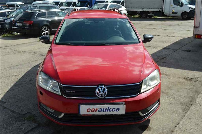Volkswagen Passat (2012) VARIANT 1,6 TDI - fotka 2 z 24