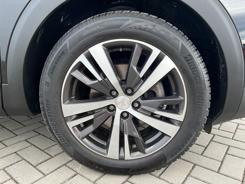 Peugeot 5008 (2021) 1.2PT 96kW! Allure! Tažné! LED - fotka 42 z 43