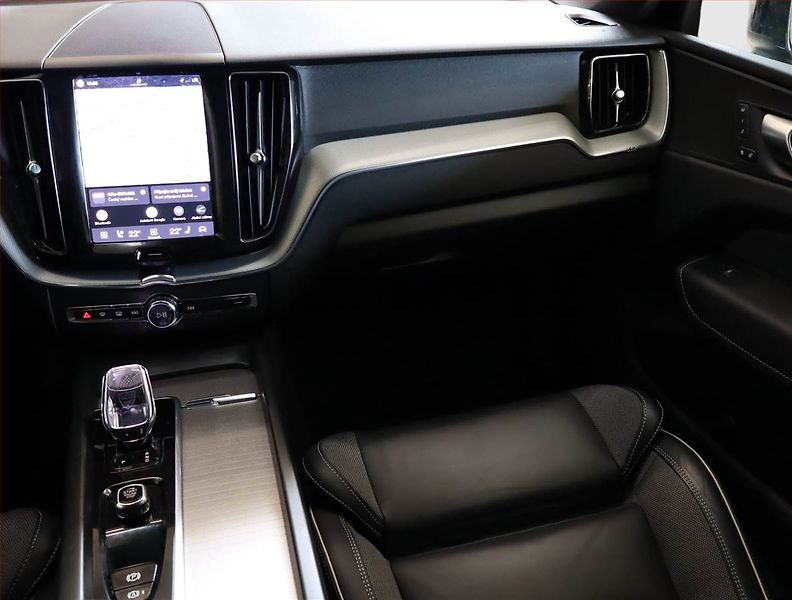 Volvo XC60 (2023) B4 AWD - fotka 8 z 27