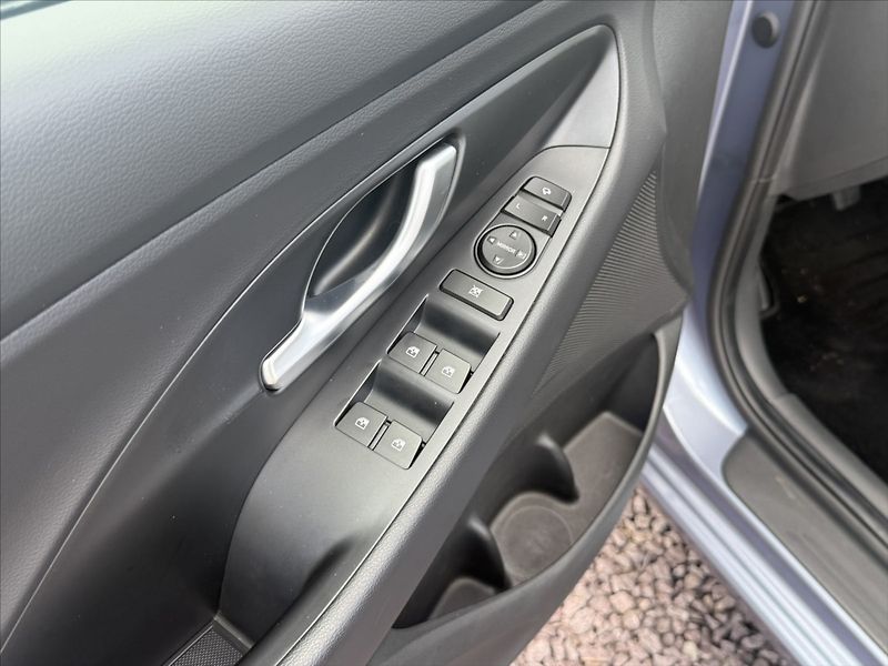 Hyundai i30 1,5 T-GDI 103kW Family - fotka 6 z 23