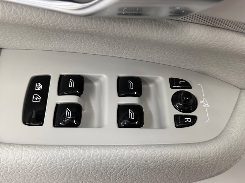Volvo XC90 B5 AWD INSCRIPTION, HIGH BEAM, - fotka 23 z 28