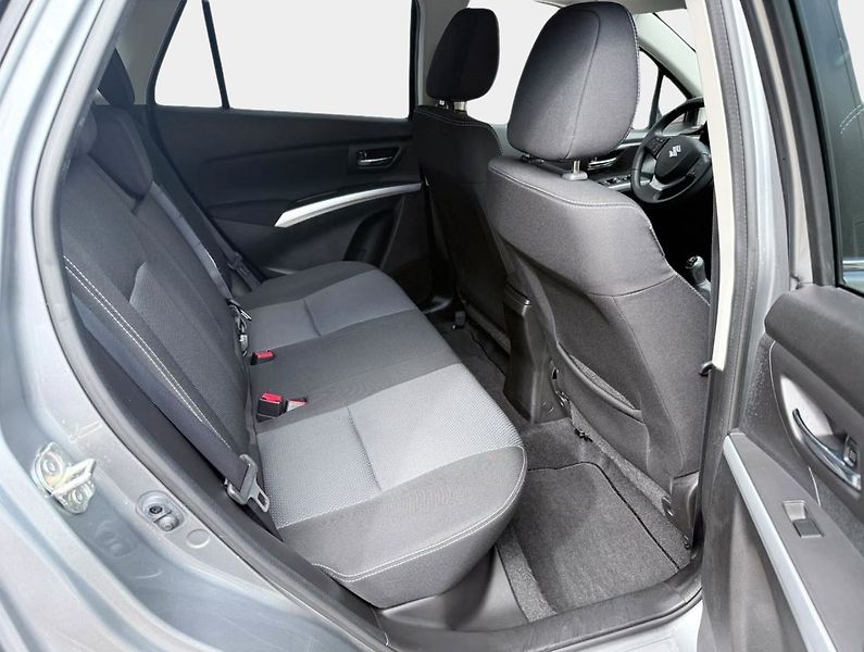 Suzuki SX4 S-Cross Comfort+ 4x4 Navigace /Xenony - fotka 20 z 23