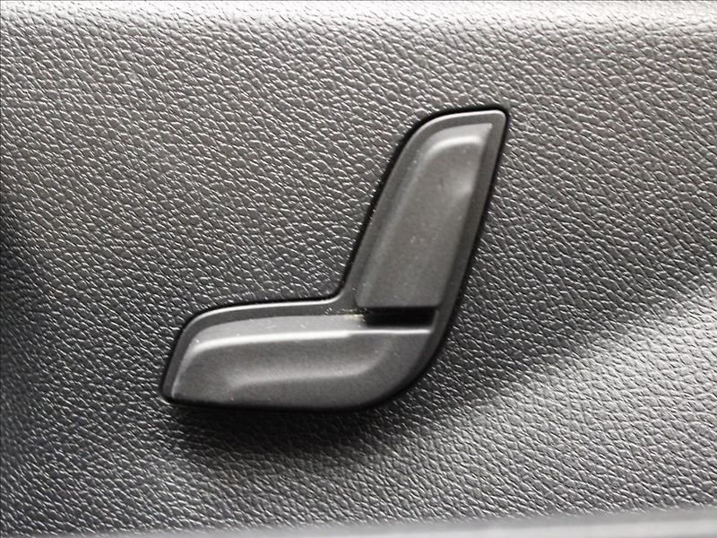 Mercedes-Benz Třídy E 2,0 Cabrio E 200 7G-tronic - fotka 28 z 32