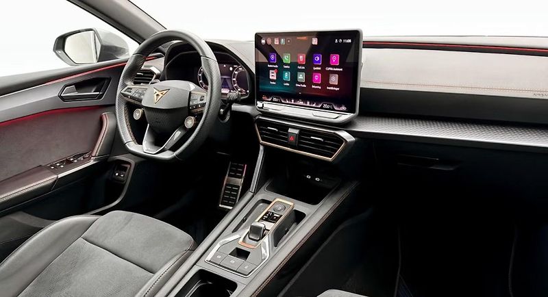 Cupra Leon Sportstourer VZ 1.5 e-Hybrid - fotka 11 z 13