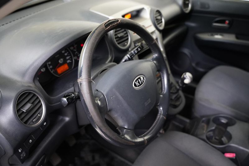 Kia Carens - fotka 13 z 21
