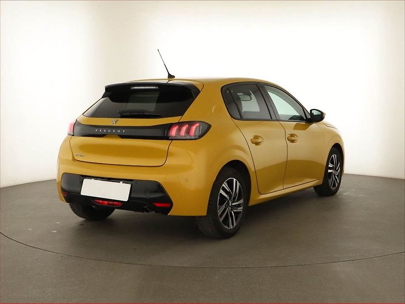 Peugeot 208 (2021) Allure 1.2 PureTech, Kůže - fotka 5 z 13