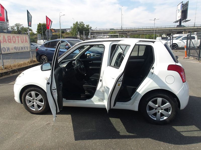 Suzuki Swift 1,3i  ČR 2xKLÍČE,KLIMA ! - fotka 10 z 27
