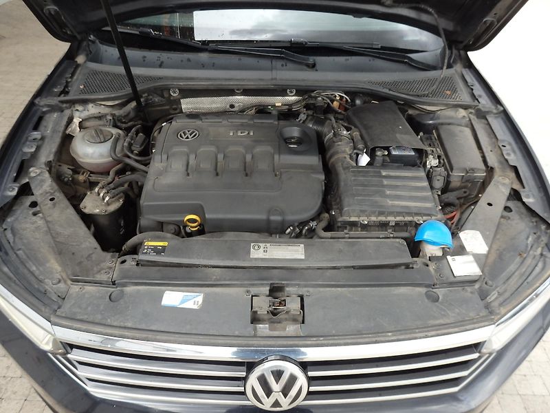 Volkswagen Passat 2.0 TDI 140 kW ZÁVĚS - fotka 23 z 26