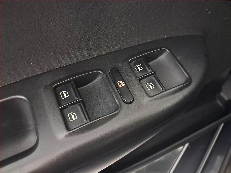 Škoda Octavia (2012) Elegance 1.4 TSI, Tempomat - fotka 17 z 19