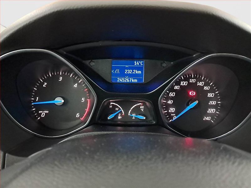 Ford Focus (2011) 1.6 TDCi, po STK, Tažné - fotka 11 z 15