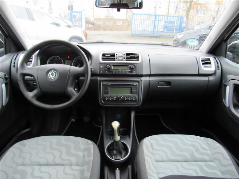 Škoda Fabia 1,4 16V 63kW Style Combi - fotka 11 z 26