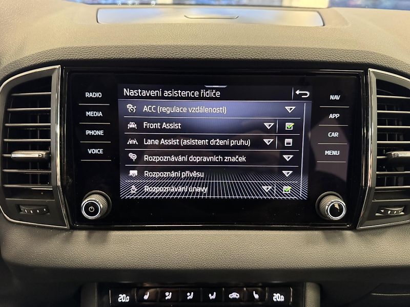 Škoda Karoq (2024) 2,0TDi DSG 4x4 TAŽNÉ LED NAVI - fotka 24 z 28