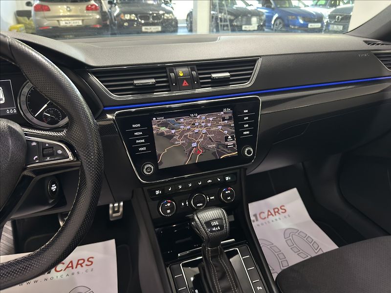Škoda Superb 2,0   TDI 4x4 DSG SPORTLINE - fotka 16 z 39